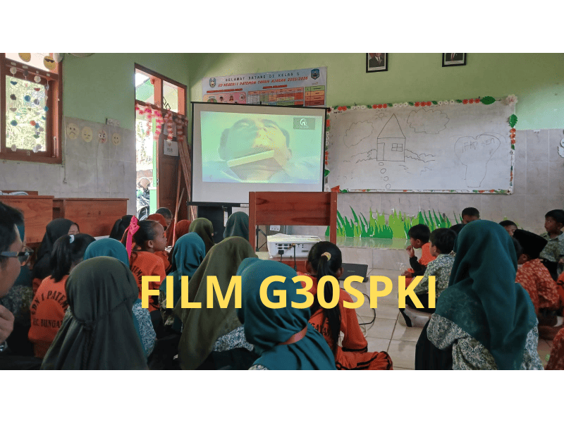Menonton film Pengkhianatan G30S/PKI